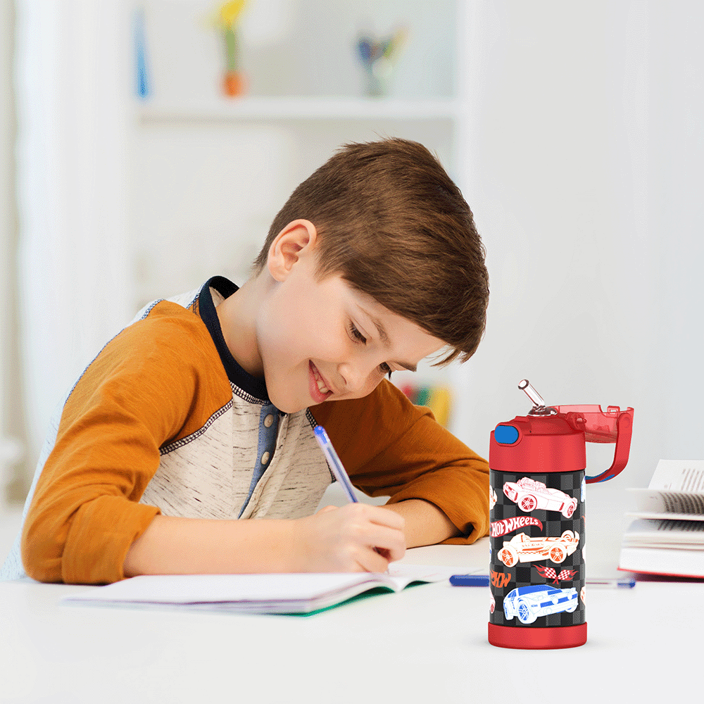 F4106HW_HotWheels_12ozBottle_Lifestyle_Boys_PDP_1728327c-c7d3-4806-b69c-a1994a5d736a.png