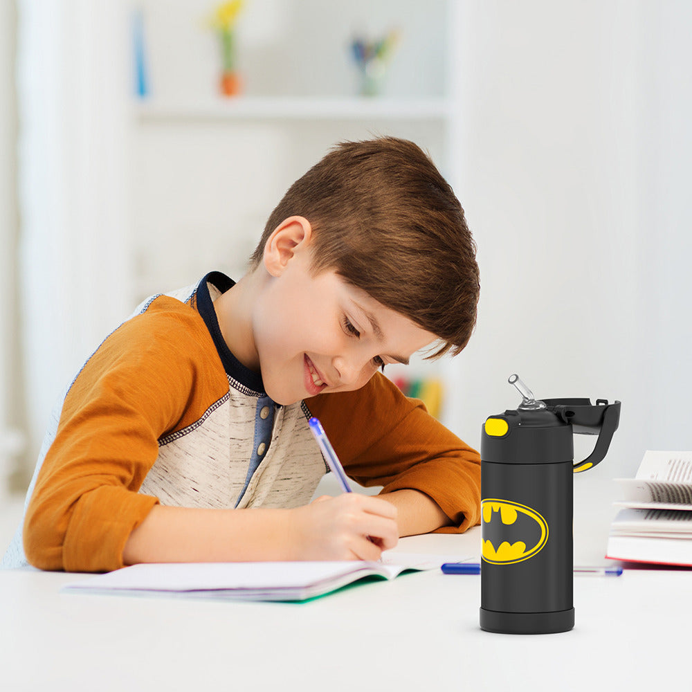 f4100bm_batman_bottle_lifestyle_1000x1000px_pdp.jpg